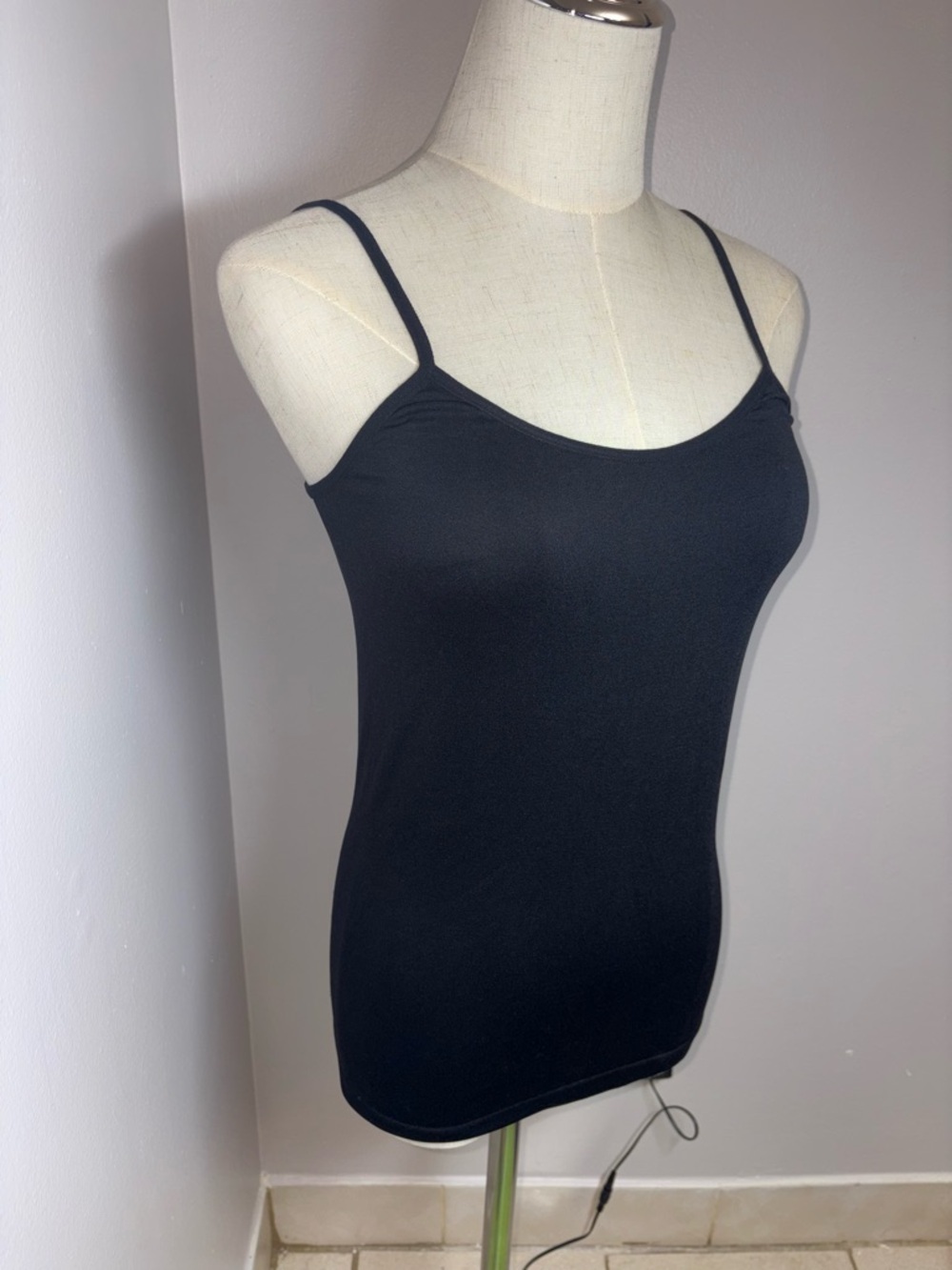 Y2K Lei Solid Black Adjustable Spaghetti Strap Cami Size L/XL Goth Grunge Indie - Picture 3 of 9